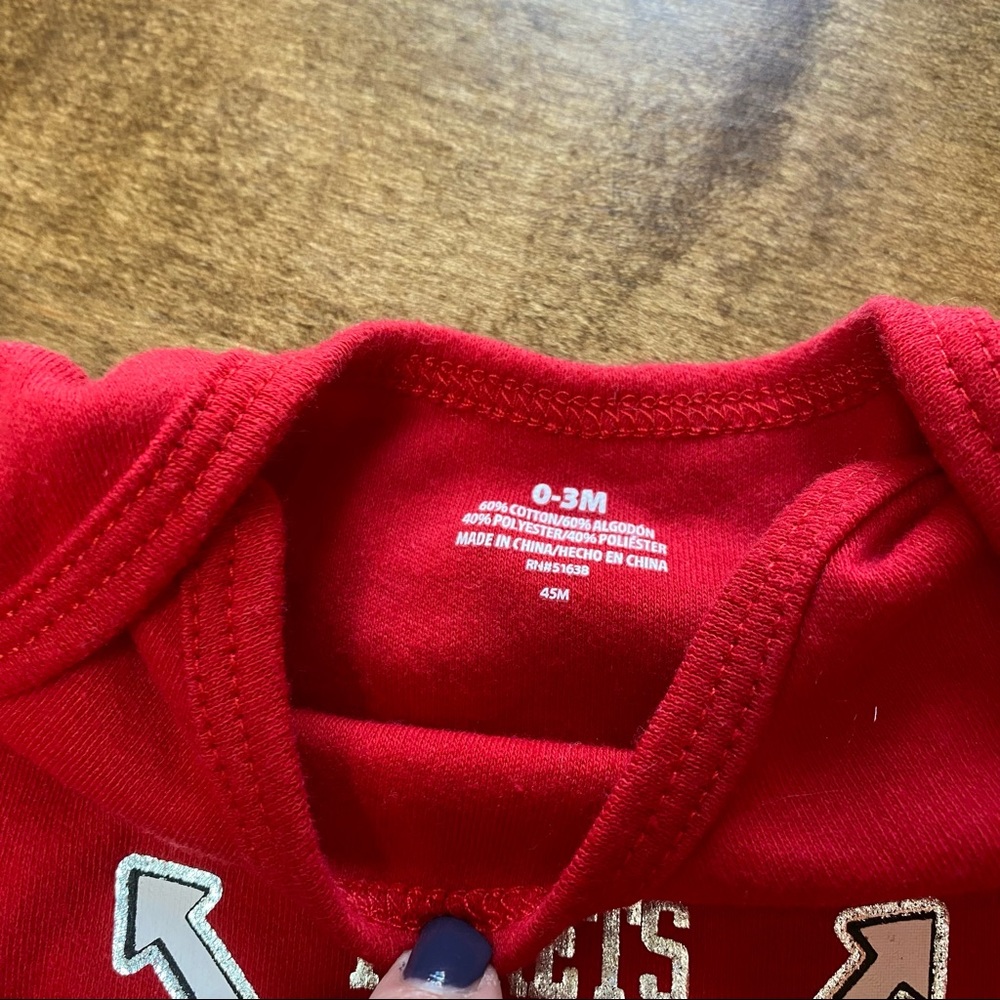 Muscle Show onesie bright red size 0-3m - Picture 2 of 2